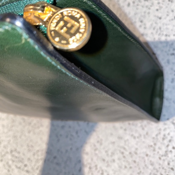 Rare LARGE Fendi clutch! It's GORGEOUS!!! A real stunner!!! Authentic!!! EUC!! - Picture 4 of 6